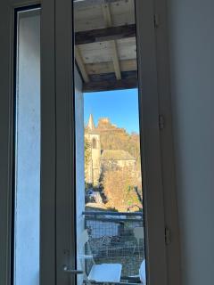 Appartement face au château - Murol - 2