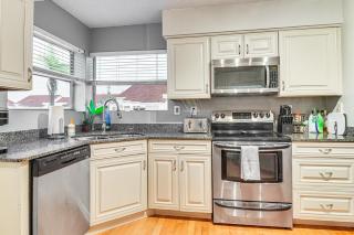 Resort Perks Condo with Private Balcony in St Pete! - São Petersburgo - 2