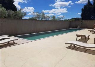 CHEZ BABOU studio d'artistes avec piscine, parking - Nîmes - 7