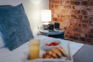 5 Bed Family Home- Free Parking - - 7