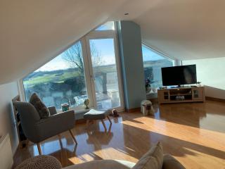 The Cwtch, Porthcawl, Lovely, Spacious Seaside Apartment , Open Views, Sleeps 8 people - Newton - 0