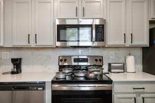 Modern 2B1B Escape with Free Parking - Tempe - 3