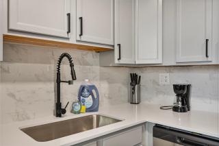 Modern 2B1B Escape with Free Parking - Tempe - 6