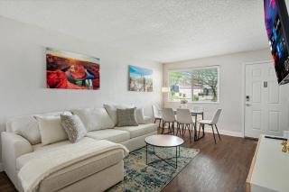 Modern 2B1B Escape with Free Parking - Tempe - 9