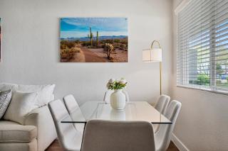 Modern 2B1B Escape with Free Parking - Tempe - 8