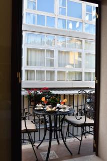 Gloden House Apartments - 2