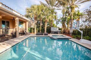 Epic 8Br 8Ba 4k sq ft Villa with Movie Theater Private Pool Spa Sauna Hot Tub Firepit Gaming Room and Arcade - 10mins from Disney Orlando FL - Orlando - 0