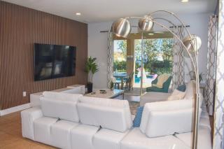 Epic 8Br 8Ba 4k sq ft Villa with Movie Theater Private Pool Spa Sauna Hot Tub Firepit Gaming Room and Arcade - 10mins from Disney Orlando FL - Orlando - 2