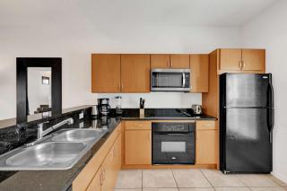 Upstay Spacious 3BR Home w Resort Access & Private Hot Tub - 1