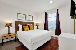 Upstay Spacious 3BR Home w Resort Access & Private Hot Tub - 9