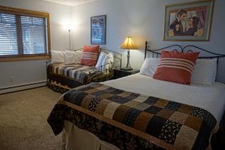 Heated Pool, 2 Hot Tubs, Virtually Ski In Ski Out, Close to Ski School - 1