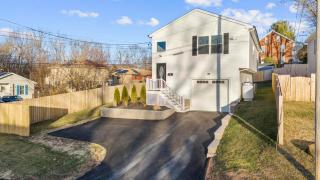 Luxury 3BR 3BA Modern Escape - 8