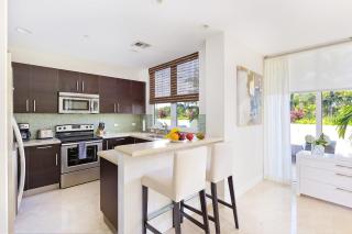 Hemingway 3 Bedroom Condo 2 Blocks from the Beach - Deerfield Beach - 3