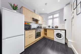 Modern 2-Bed London Flat with King Bed -25 off for Long Stay Guests-Sleeps 6-Book Instantly! - Barnet - 5