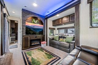 Creekside Glamping Resort- Fishing Pond, Mini Golf, Game Room, Pet Friendly - 8