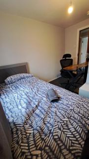 Fenia Estate - Barking - 9