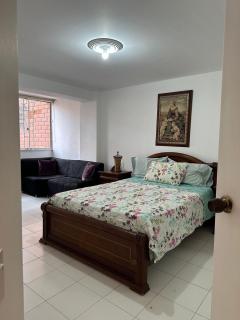 Espacioso apartamento en el corazón de Medellín - Medellín - 6