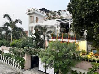 Luxury Stay Private Home with Jacuzzi & Pool - Varanasi - 1