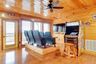 Mtn-View Cabin with Hot Tub and Balcony in Sevierville - Sevierville - 8