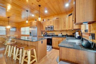 Mtn-View Cabin with Hot Tub and Balcony in Sevierville - Sevierville - 5