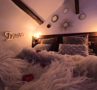 EscapadeVeyloise-Nuit romantique-Spa-Ciné-Champagne - Pont-de-Veyle - 7