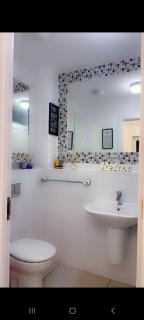 Cozy Modern Luxe Escape - Great Burstead - 4