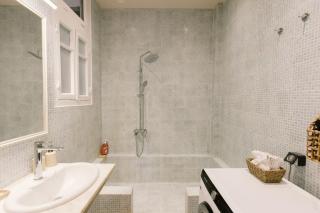 Historic Sea View Apartment, Downtown Thessaloniki - 3