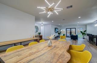 5-BD Modern Central Getaway w Hot Tub - Mins to DT - 8