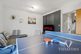 Modern 4 Bed near Manchester City Centre with Pool Table and Free Parking by Vista Stays Short Lets - Manchester - 0