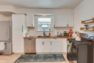 3 Mi to Downtown Youngstown Updated Apartment - 9