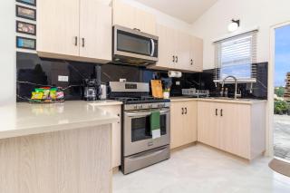 Sunset at ArecaHomes, Beach Access, Pool, Water Park - Discovery Bay - 3