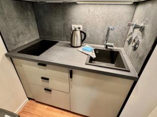 Helles, modernes 1R Apartment mit Balkon, Parking und Streaming - Magdeburgo - 2