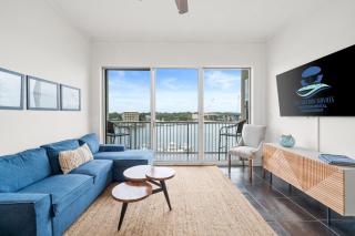 NEW Bay Front Sweet Home Okaloosa 603, Free Activities Included! - Fort Walton Beach - 0