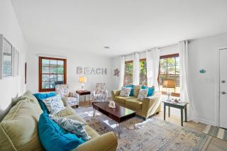 Little Beach House, Single Family Home, Sleeps 8, Free Activities Included! - Fort Walton Beach - 0