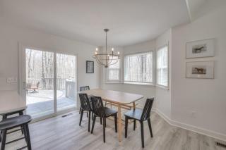 Woodland Retreat - Modern Comfort Near Nashville - 5