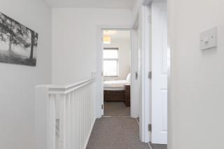 4BR with Private Parking - 4