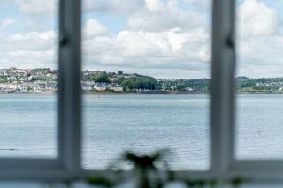 Water Views, 2 bed 2 bath house & South facing Garden - Pembroke Dock - 0