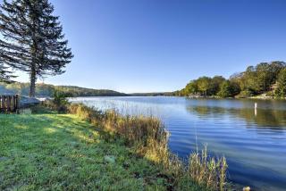 Walk to Roaming Woods Lake Home with Fire Pit! - Hamlin - 0