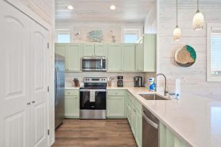 Walk to Beach Private Pool Golf Cart Friendly - 1