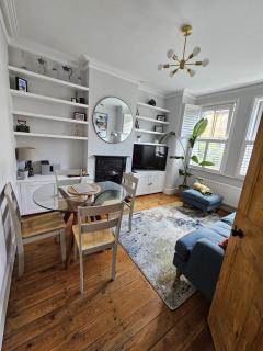 Modern 2BR London Home with private Garden - Brentford - 0