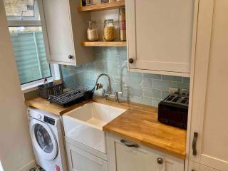 Modern 2BR London Home with private Garden - Brentford - 3