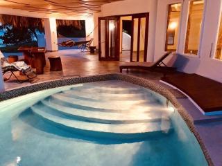 Rising Moon Villa - 3-Bedroom Beachfront w Pool - Maya Beach - 7