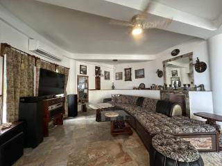 Rising Moon Villa - 3-Bedroom Beachfront w Pool - Maya Beach - 4