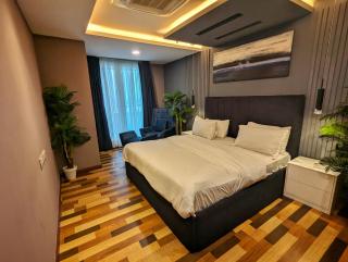 Gold Crest Mall 3 Bedroom Grand Suite - Lahore - 0