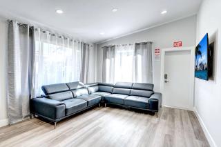 Walk to Beach Luxury 4BR & 4BA Villa Hollywood Lakes - 5