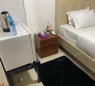 Affordable Master Room For Couple - Abu Dhabi - 8