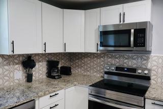 Spacious 3 Bedroom , 1 Bath House Pet friendly - - 7