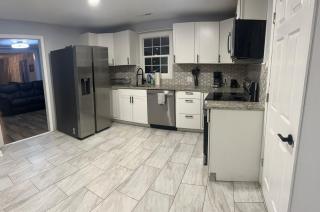 Spacious 3 Bedroom , 1 Bath House Pet friendly - - 4