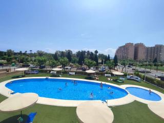 Excelentes vistas a las piscinas y al mar - 0