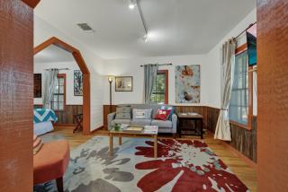 Nandina Cottage Hot-Tub Four Minutes to Marktplatz! - Fredericksburg - 3